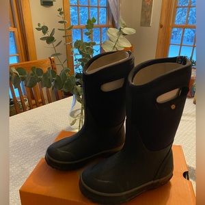 Kids Bogs. Size 8. Never worn. New in box.
